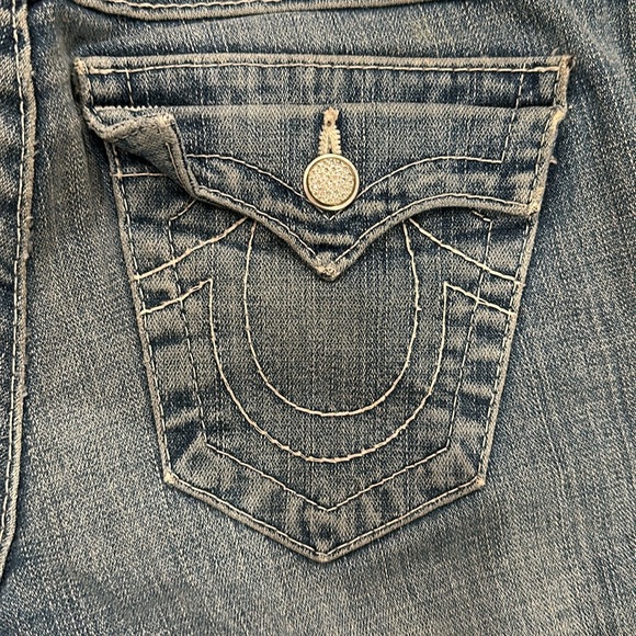 TRUE RELIGION ✨ Skinny Jeans Light Wash Distressed Jeweled Rivets Size 26 - Picture 8 of 10